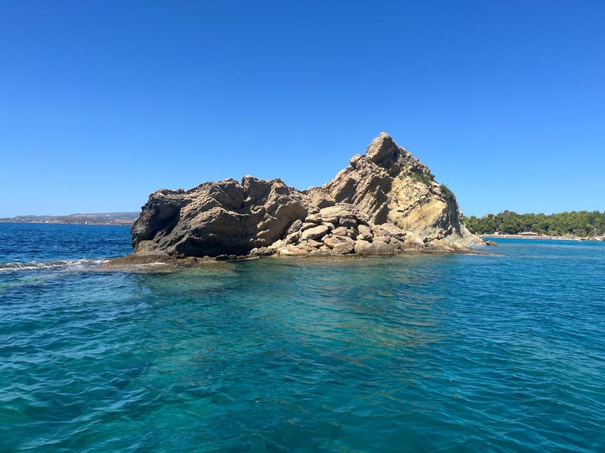 Apollonides Seafront Villa1 Aoede Ликсури Екстериор снимка