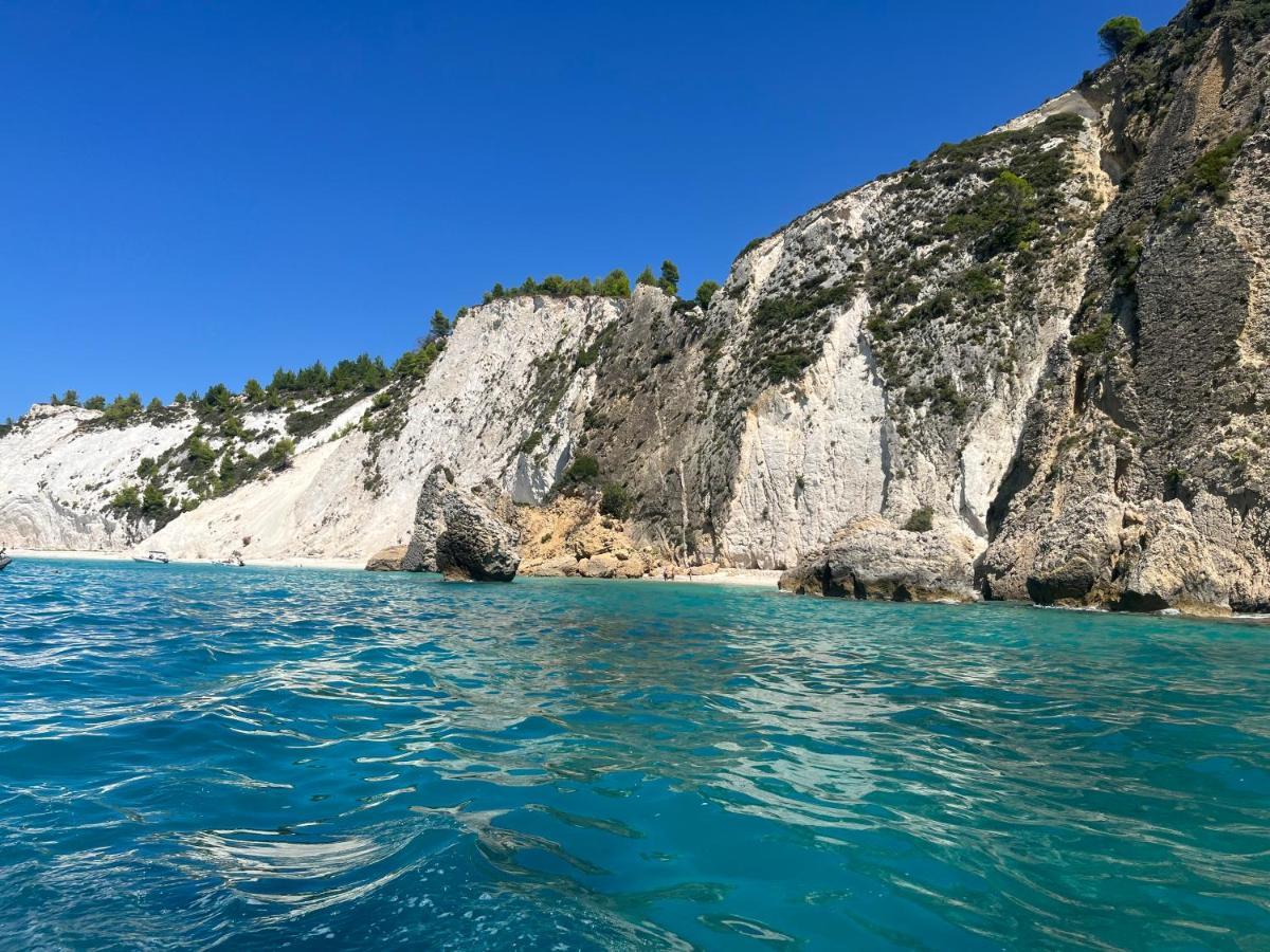 Apollonides Seafront Villa1 Aoede Ликсури Екстериор снимка